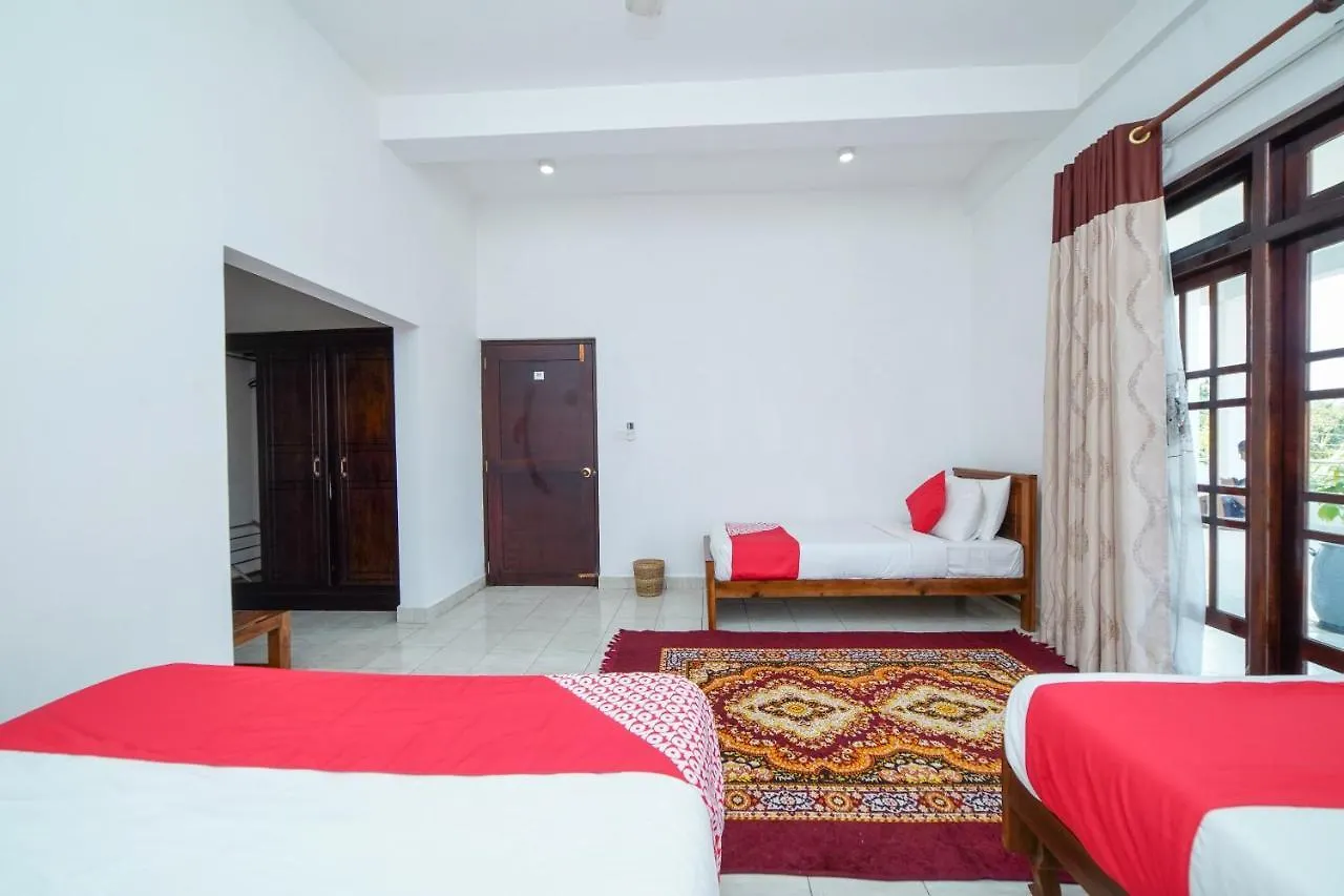 Dazzling Villa Kandy 3*,